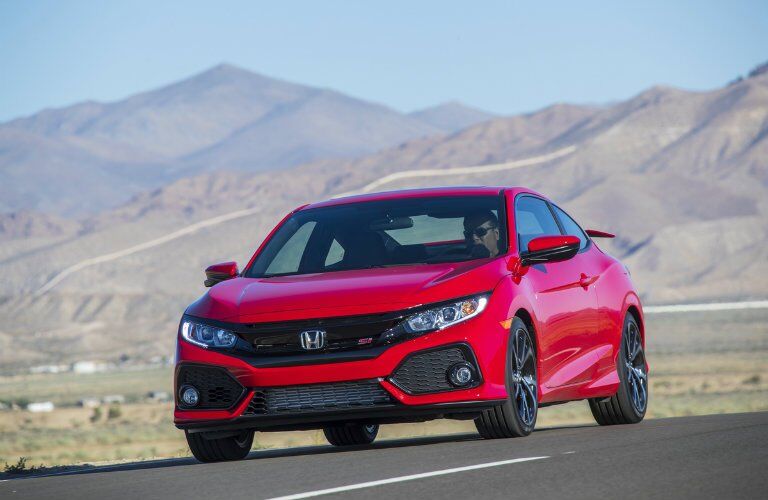 2017 Honda Civic Si with the mountains in the background