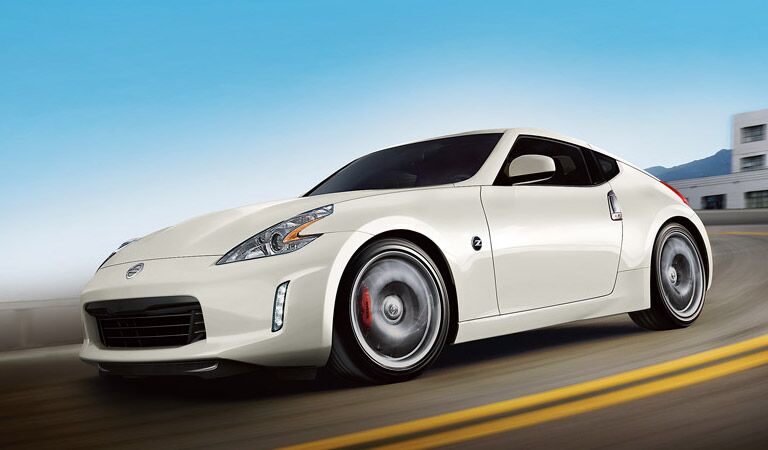 Nissan 370Z buring up the roads