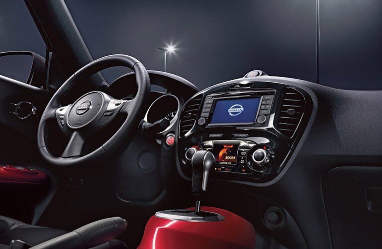 2017 Nissan Juke interior front technology