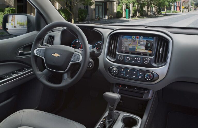 2017 Chevy Colorado dash steering wheel and infotainment system
