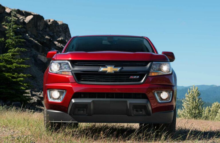 2017 Chevy Colorado red grille front view