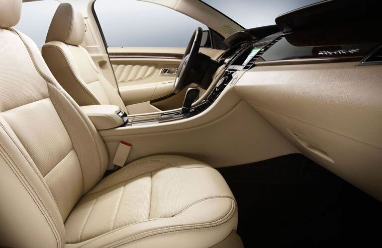 2016 Ford Taurus seats