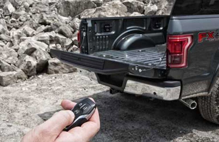 2016 Ford F-150 King Ranch remote unlocking tailgate