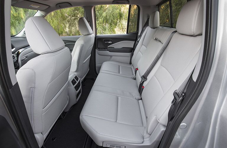 2017 Honda Ridgeline vs 2016 Toyota Tacoma bed size