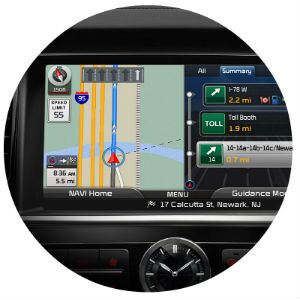 Does the 2017 Kia K900 have a navigation system?
