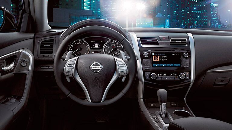 2015 Nissan Altima interior features technology