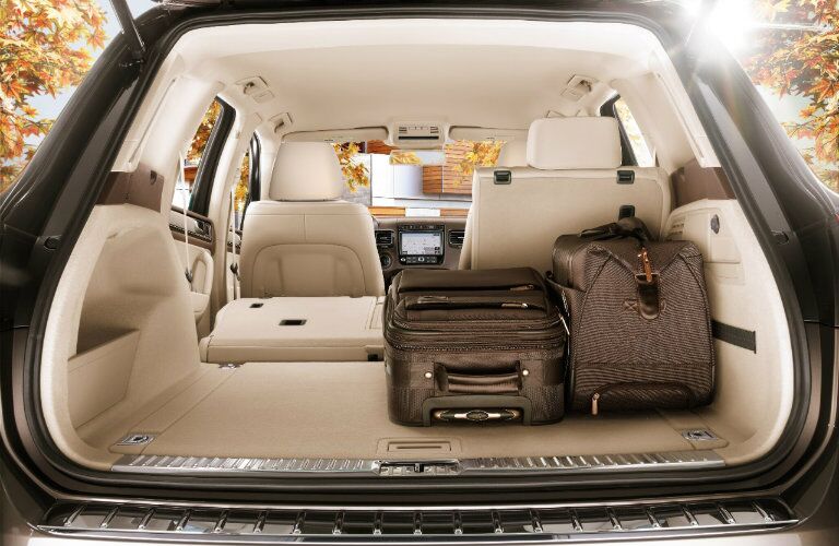 2017 Volkswagen Touareg interior features and cargo space
