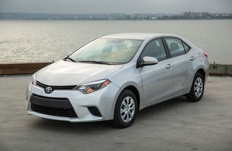 2016 Toyota Corolla specifications vs Jetta