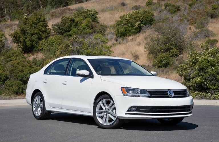 front view and grille volkswagen jetta