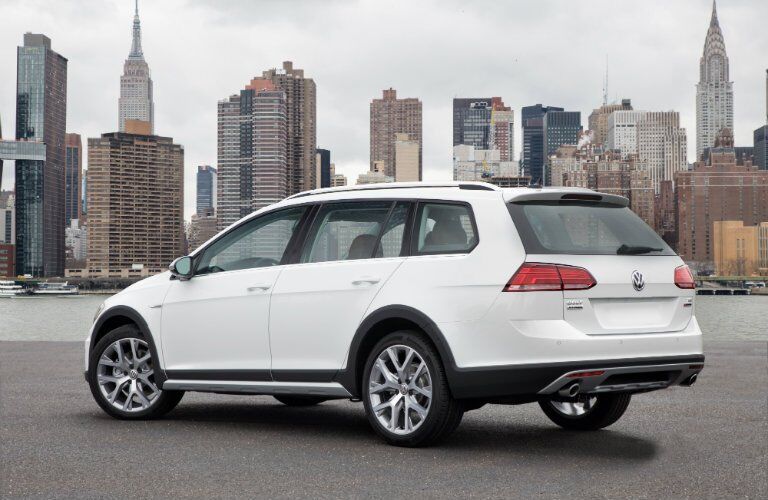 2018 Volkswagen Golf Alltrack white back
