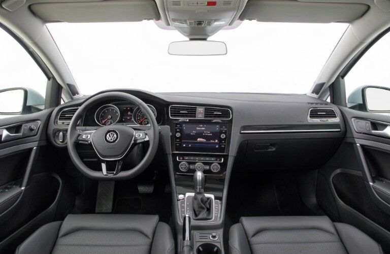 2018 Volkswagen Golf dash and display