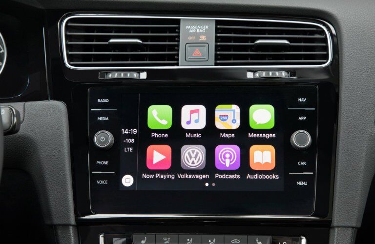 2018 Volkswagen Golf infotainment system