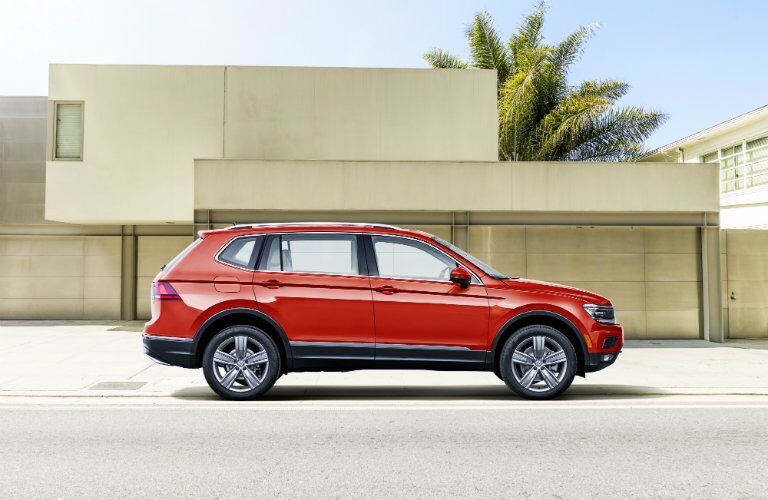 sideview of the 2018 vw tiguan