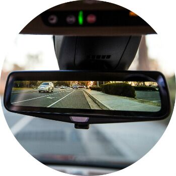 how does the mirror camera in the cadillac XT5 work?