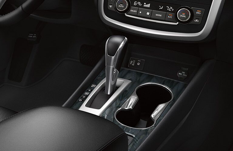 2017 Nissan Altima center console