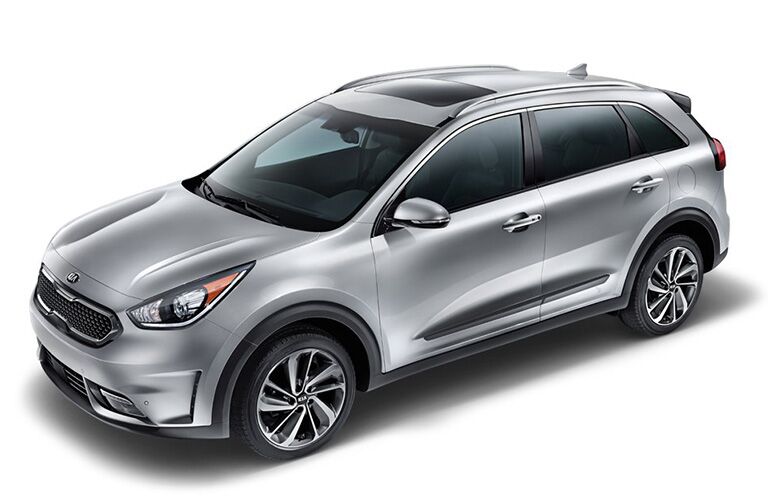 2018 and 2017 kia niro in silver from isometric view on drivers side
