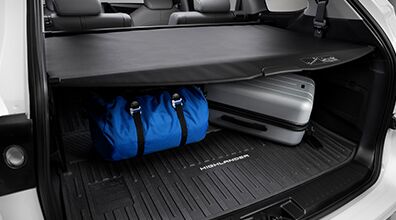 Cargo cover in a Toyota Highlander