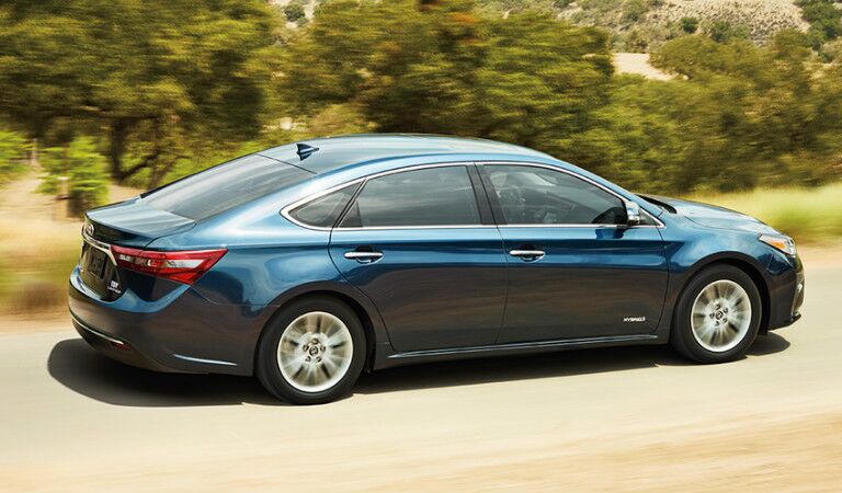 2017 Toyota Avalon Hybrid exterior side