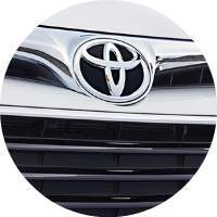 closeup of Toyota logo badge on 2018 Toyota Avalon Hybrid