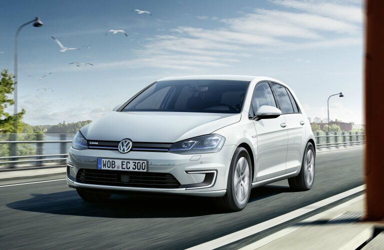 2017 Volkswagen e-Golf LED headlights