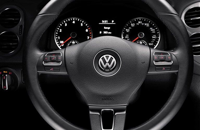 2017 VW Tiguan steering wheel mounted controls