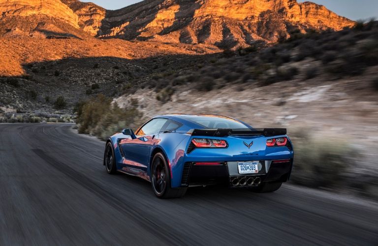 blue_Chevrolet_Corvette_Z06_driving_toward_mountains