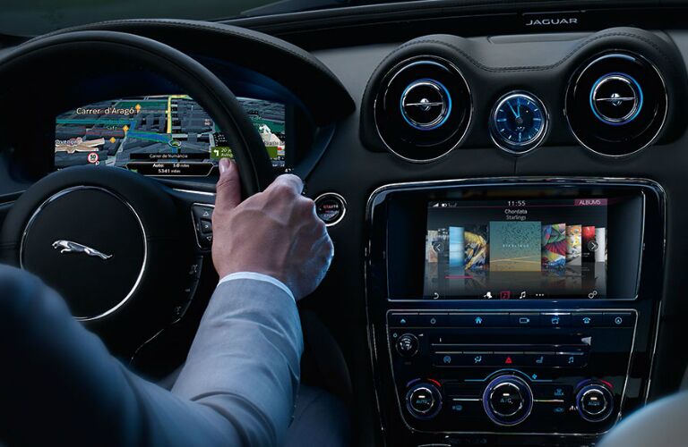 2018 jaguar XJ Steering Wheel and Dashboard