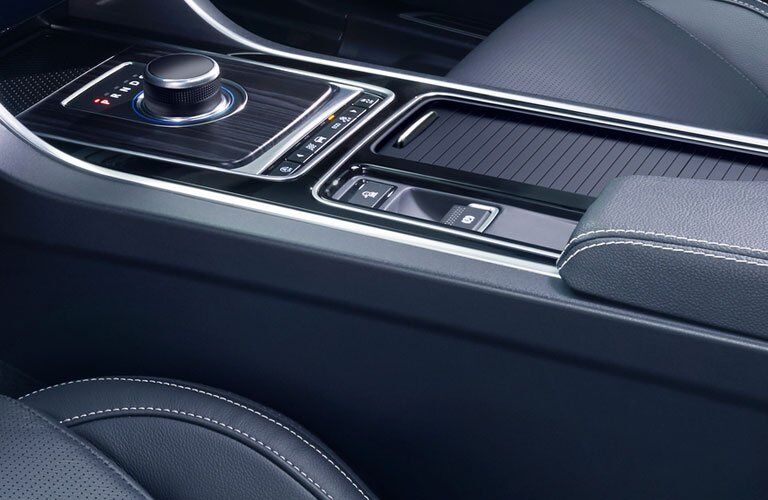 Close Up of 2018 Jaguar XF Rotary Shifter