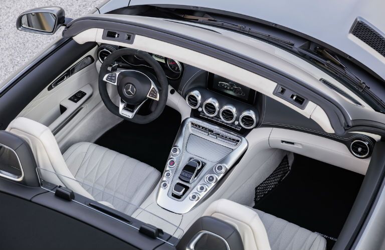 2018 Mercedes-AMG GT Roadster Dashboard