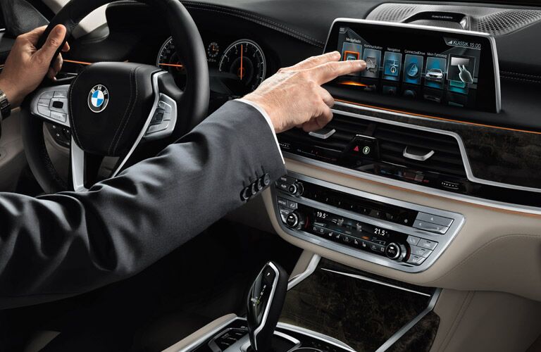 2016 BMW 750i Interior Display Screen