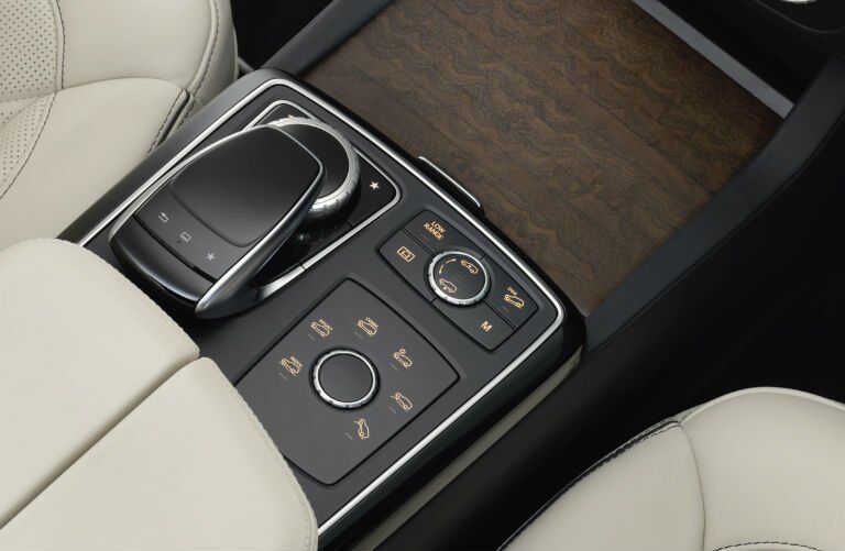 2017 Mercedes-Benz GLA touch controller