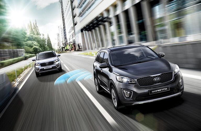 Two 2018 Kia Sorento models driving downtown