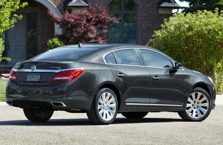 Dark coloured 2016 Buick LaCrosse