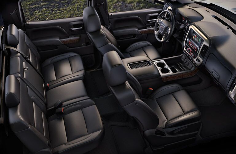 A comfortable interior provides the ultimate trucking experience in the 2016 GMC Sierra 1500