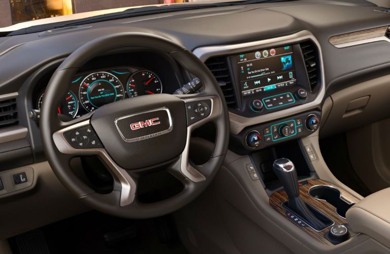 Front dash of 2017 GMC Acadia