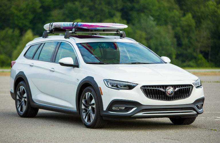 2018 Buick Regal TourX front profile