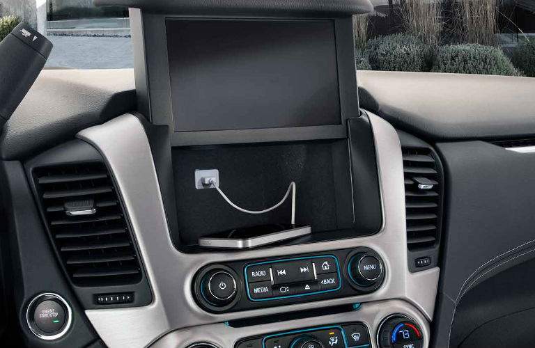 2018 GMC Yukon infotainment system and controls