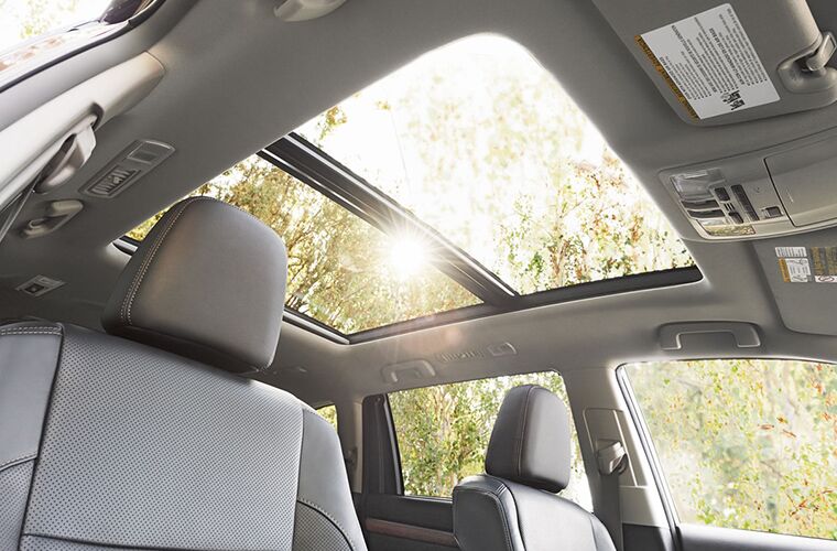 2018 Toyota Highlander Panoramic Sunroof and Front Seats