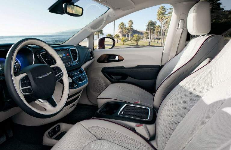 side view of the front seats and dashboard of the 2018 Chrysler Pacifica