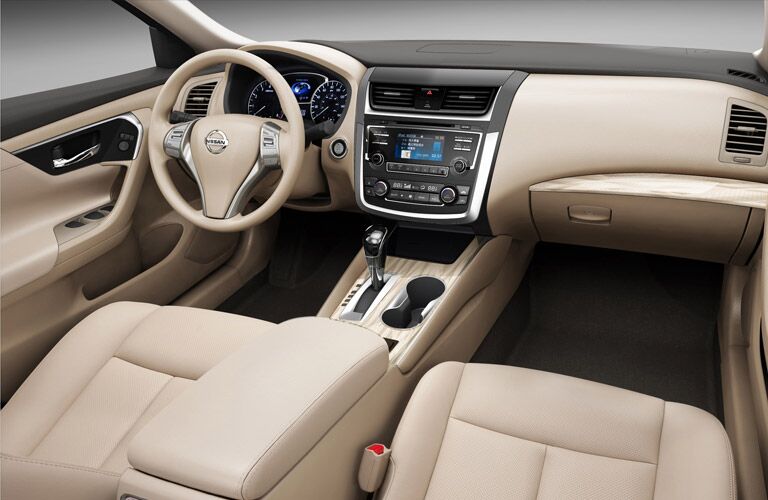 2016 Nissan Maxima vs 2016 Nissan Altima price