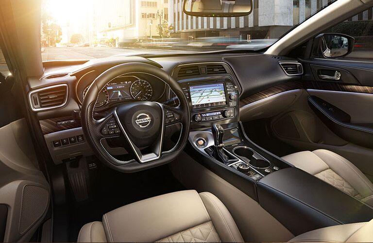 2016 Nissan Maxima vs 2016 Nissan Altima standard features