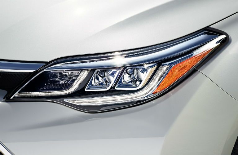2017 Toyota Avalon headlights