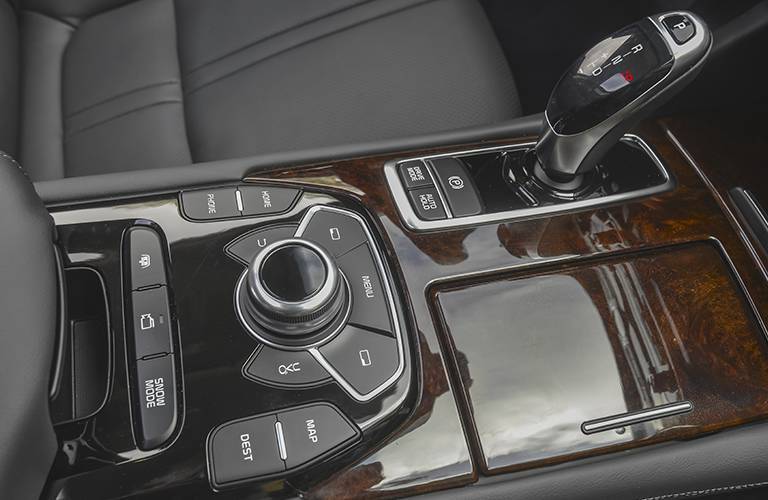 2016 Kia K900 interior technology Boucher Kia Milwaukee, WI