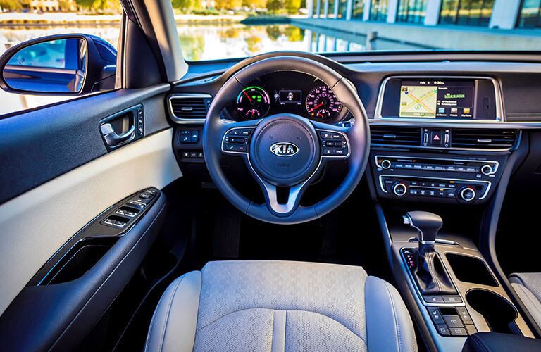 2017 Optima Hybrid convenience features
