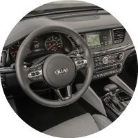 steering wheel and dashboard view of the 2017 Kia Cadenza