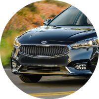 closeup of the 2017 Kia Cadenza grille