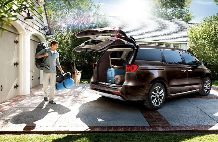 Power Liftgate on the 2017 Kia Sedona