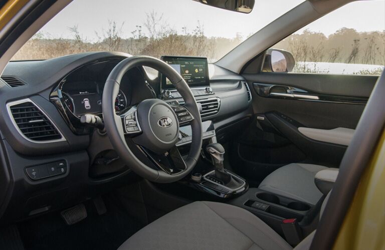 2021 Kia Seltos dash and wheel