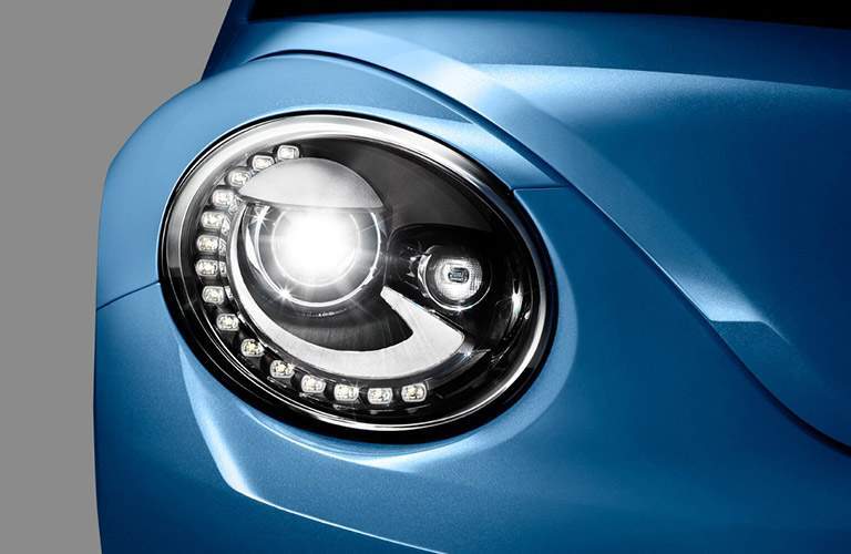 2018 Volkswagen Beetle right front headlight