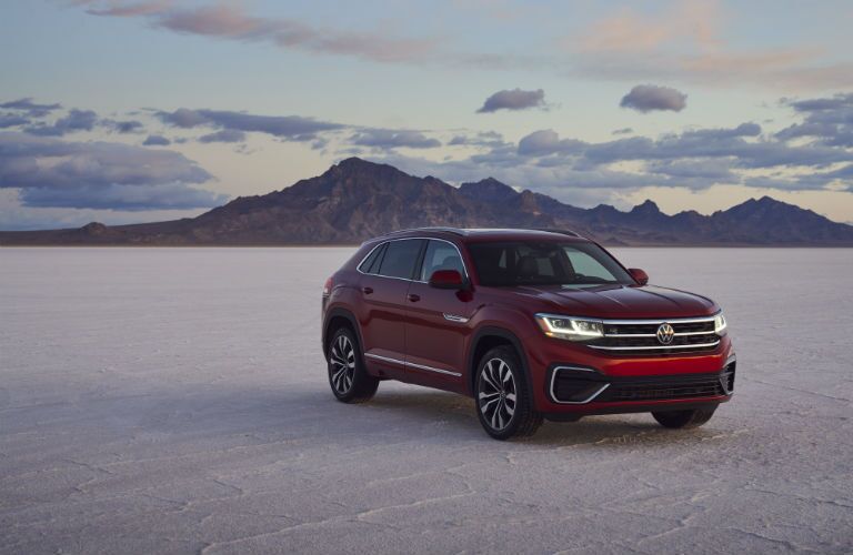A front right quarter photo of the 2021 Volkswagen Atlas Cross Sport in the desert.